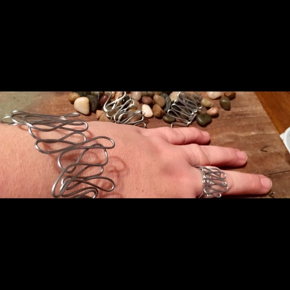 Set - Picture 3 of 3